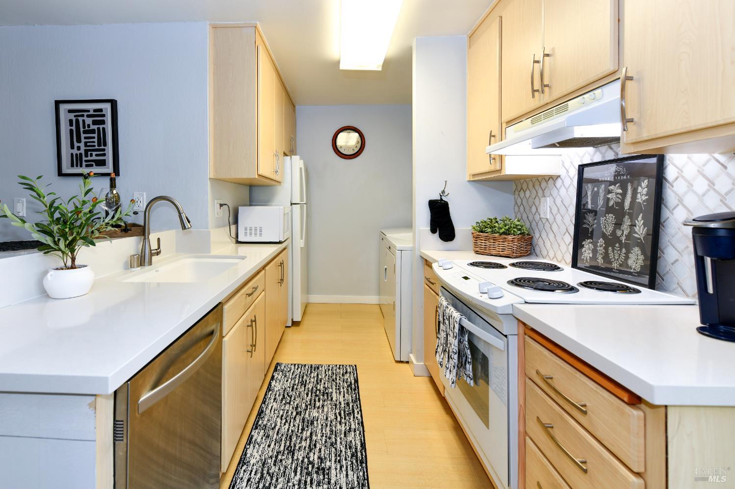 Detail Gallery Image 14 of 50 For 1118 Marina Dr, Napa,  CA 94559 - 2 Beds | 1/1 Baths