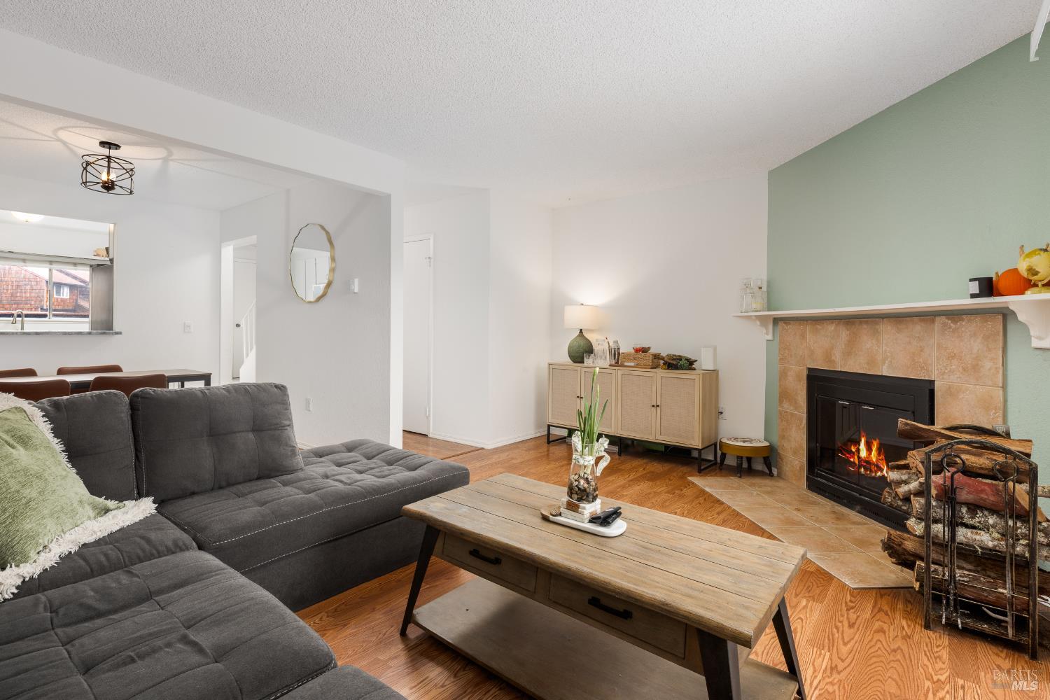 Detail Gallery Image 7 of 17 For 1430 Parkway Dr, Rohnert Park,  CA 94928 - 2 Beds | 1/1 Baths