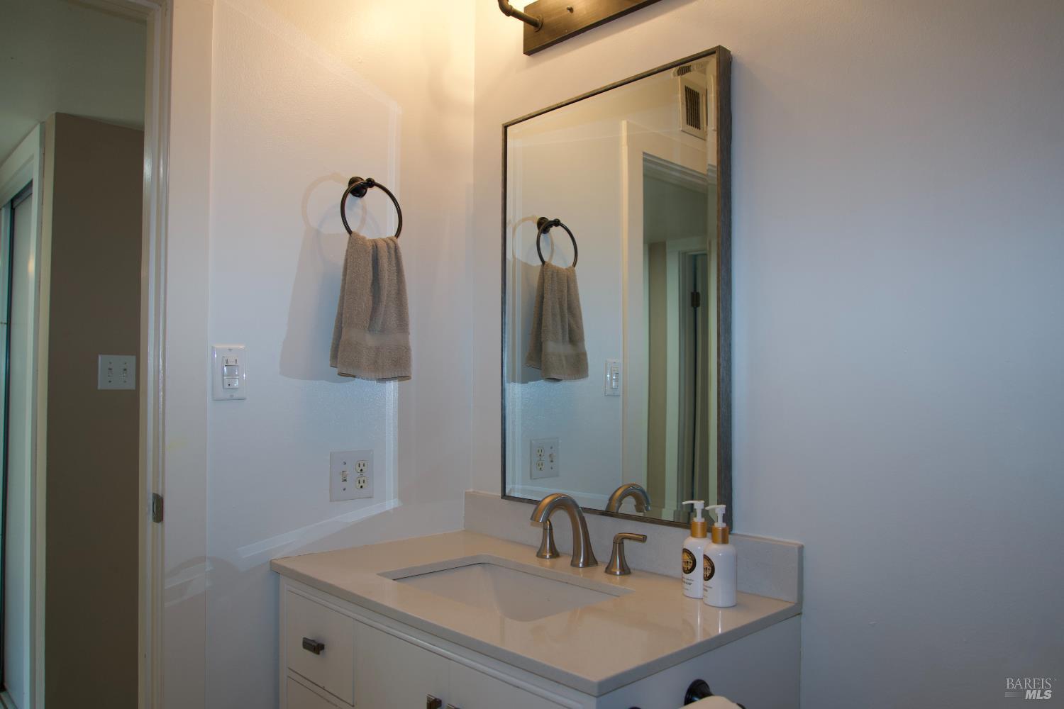 Detail Gallery Image 18 of 32 For 5050 Parkhurst Dr, Santa Rosa,  CA 95409 - 3 Beds | 1 Baths