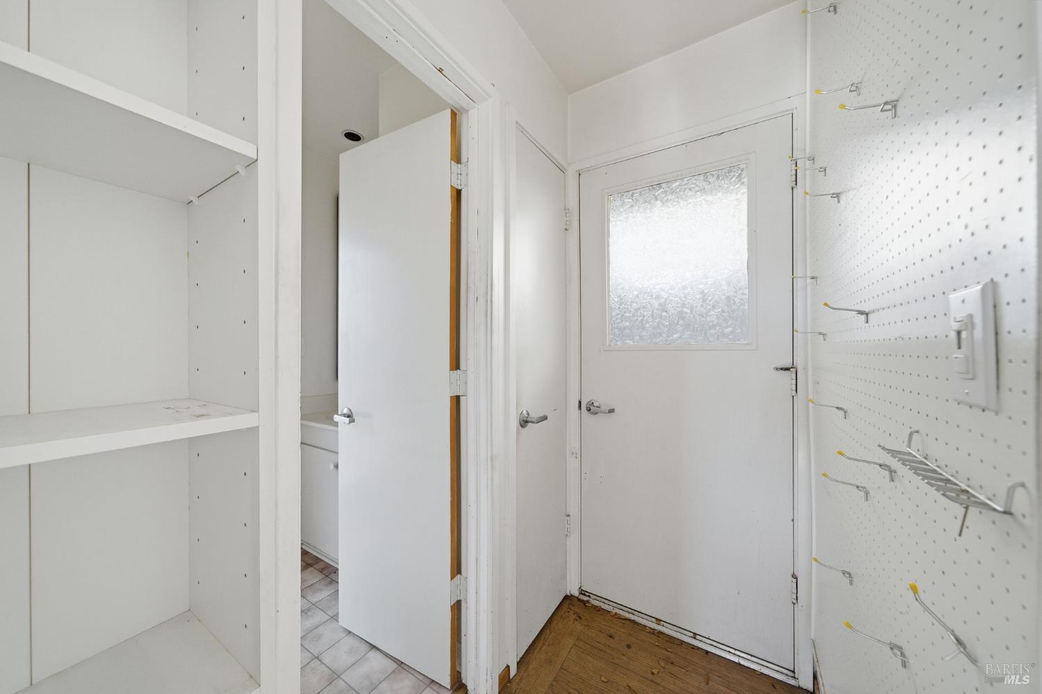 Detail Gallery Image 11 of 22 For 101 Round Hill Rd, Tiburon,  CA 94920 - 3 Beds | 1/1 Baths