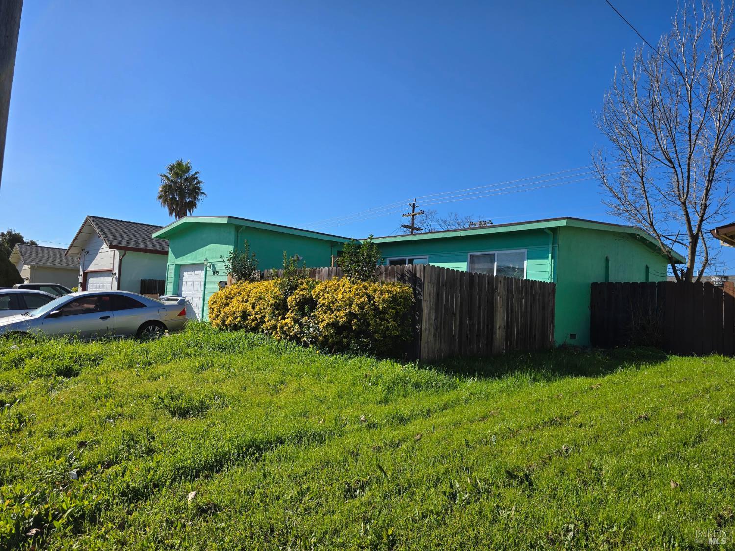 Detail Gallery Image 2 of 27 For 1419 Eisenhower St, Fairfield,  CA 94533 - 3 Beds | 1 Baths