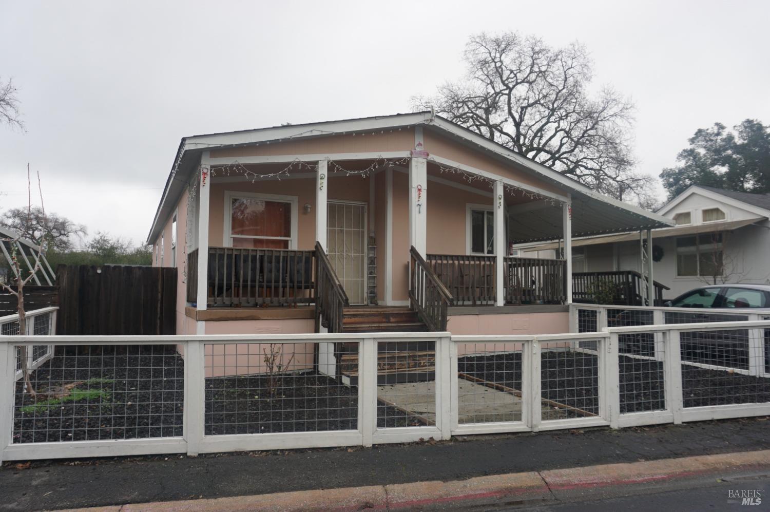 Detail Gallery Image 3 of 33 For 6004 Monticello Rd 7, Napa,  CA 94558 - 3 Beds | 2 Baths