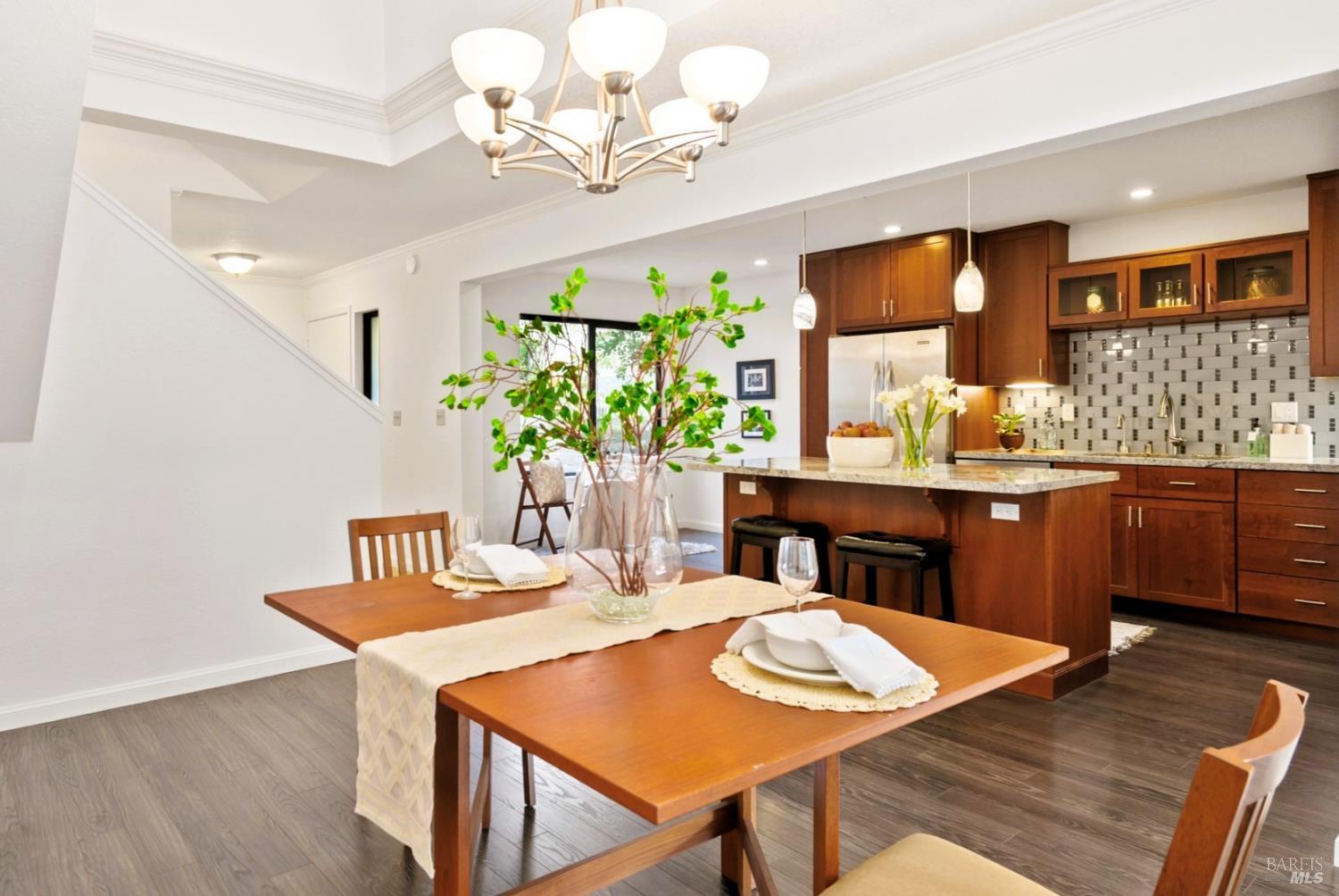 Detail Gallery Image 8 of 30 For 5 Velasco Ct, Novato,  CA 94949 - 3 Beds | 2/1 Baths