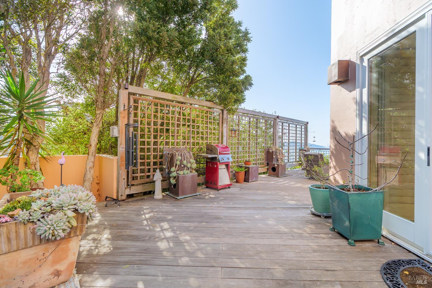 Detail Gallery Image 6 of 45 For 245 Water St, Richmond,  CA 94801 - 2 Beds | 2/1 Baths