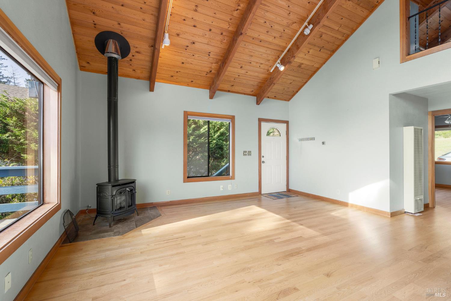 Detail Gallery Image 6 of 23 For 35520 Ocean View Ct, Gualala,  CA 95445 - 3 Beds | 2 Baths