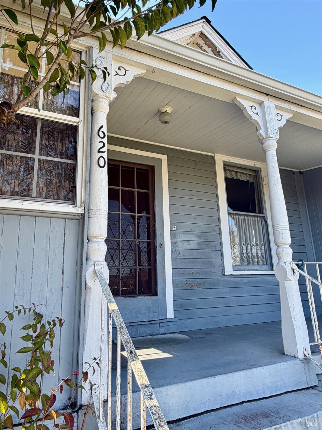 Detail Gallery Image 2 of 14 For 618 E St, Petaluma,  CA 94952 - 2 Beds | 2 Baths