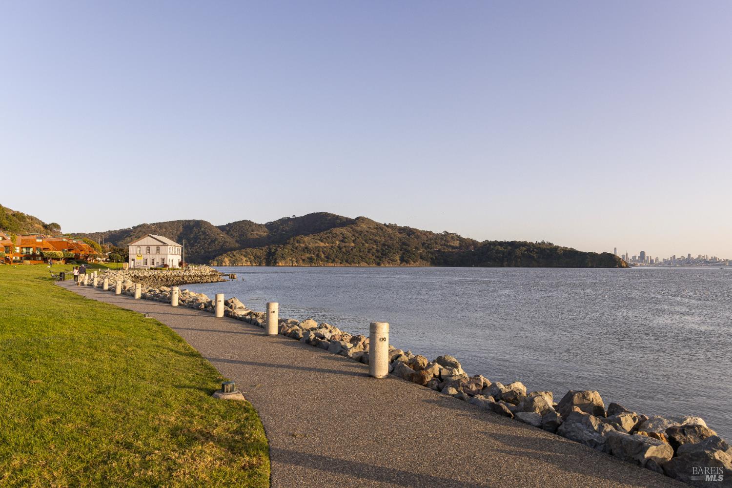 Detail Gallery Image 46 of 55 For 403 Paradise Dr, Tiburon,  CA 94920 - 3 Beds | 2/1 Baths