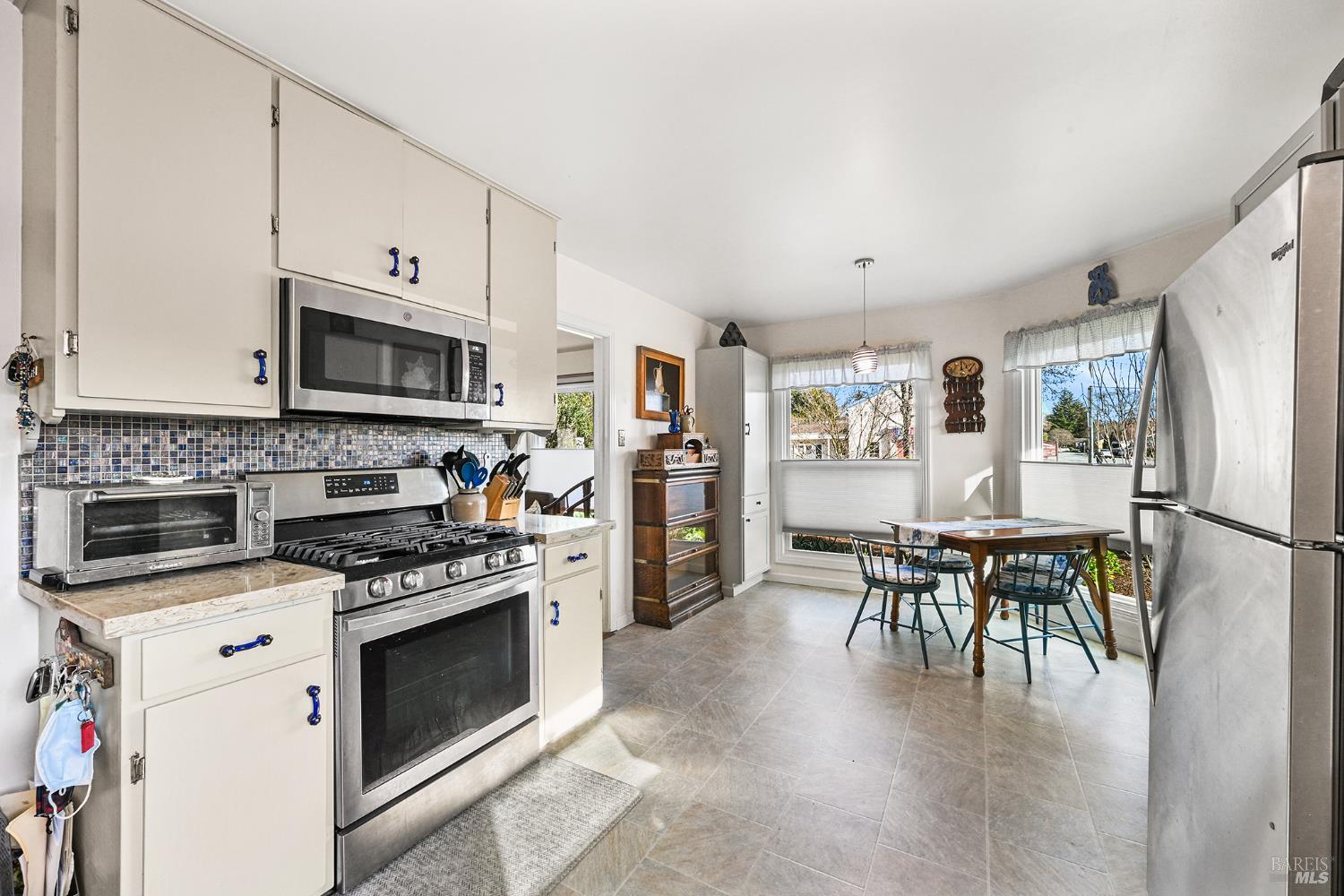 Detail Gallery Image 13 of 52 For 2003 Humboldt St, Santa Rosa,  CA 95404 - 2 Beds | 2 Baths