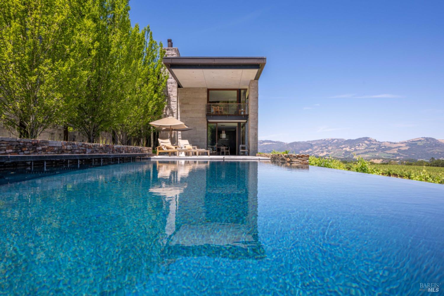 Detail Gallery Image 31 of 51 For 7596 Sonoma Mountain Rd, Glen Ellen,  CA 95442 - 7 Beds | 6/4 Baths