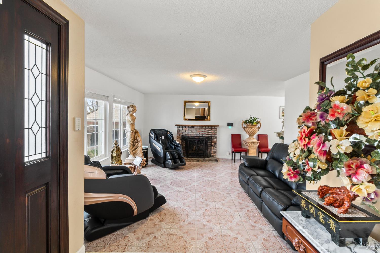 Detail Gallery Image 6 of 50 For 160 Bristol Dr, Vacaville,  CA 95687 - 4 Beds | 2/1 Baths