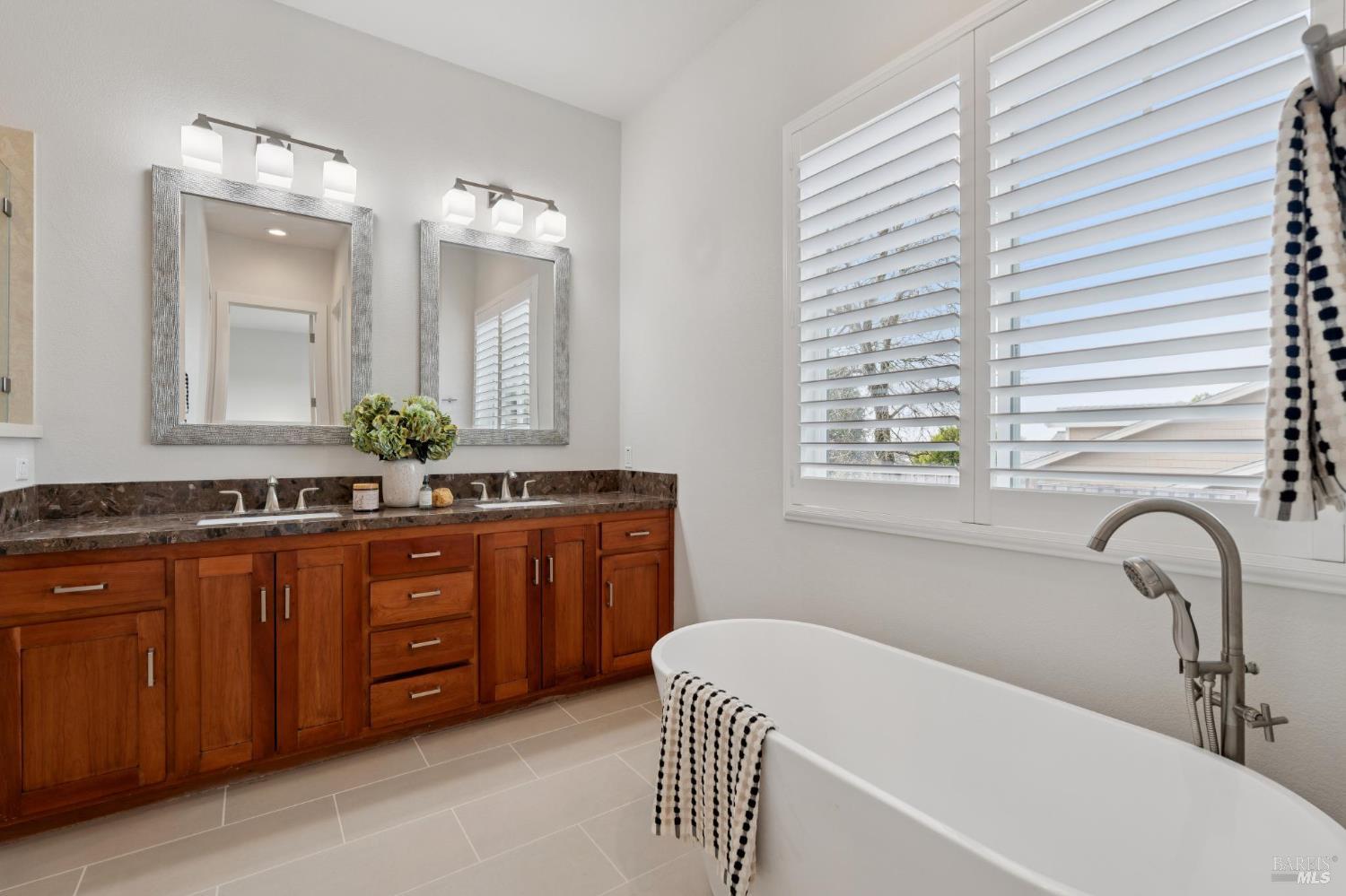 Detail Gallery Image 39 of 83 For 5677 Eastlake Dr, Santa Rosa,  CA 95409 - 5 Beds | 4 Baths