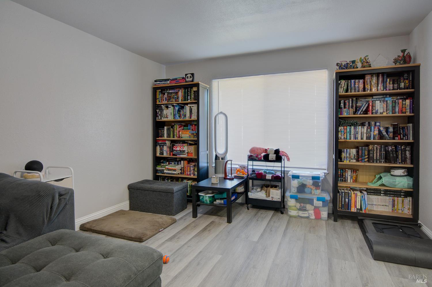 Detail Gallery Image 4 of 29 For 147 Erin Dr, Vallejo,  CA 94589 - 3 Beds | 2 Baths