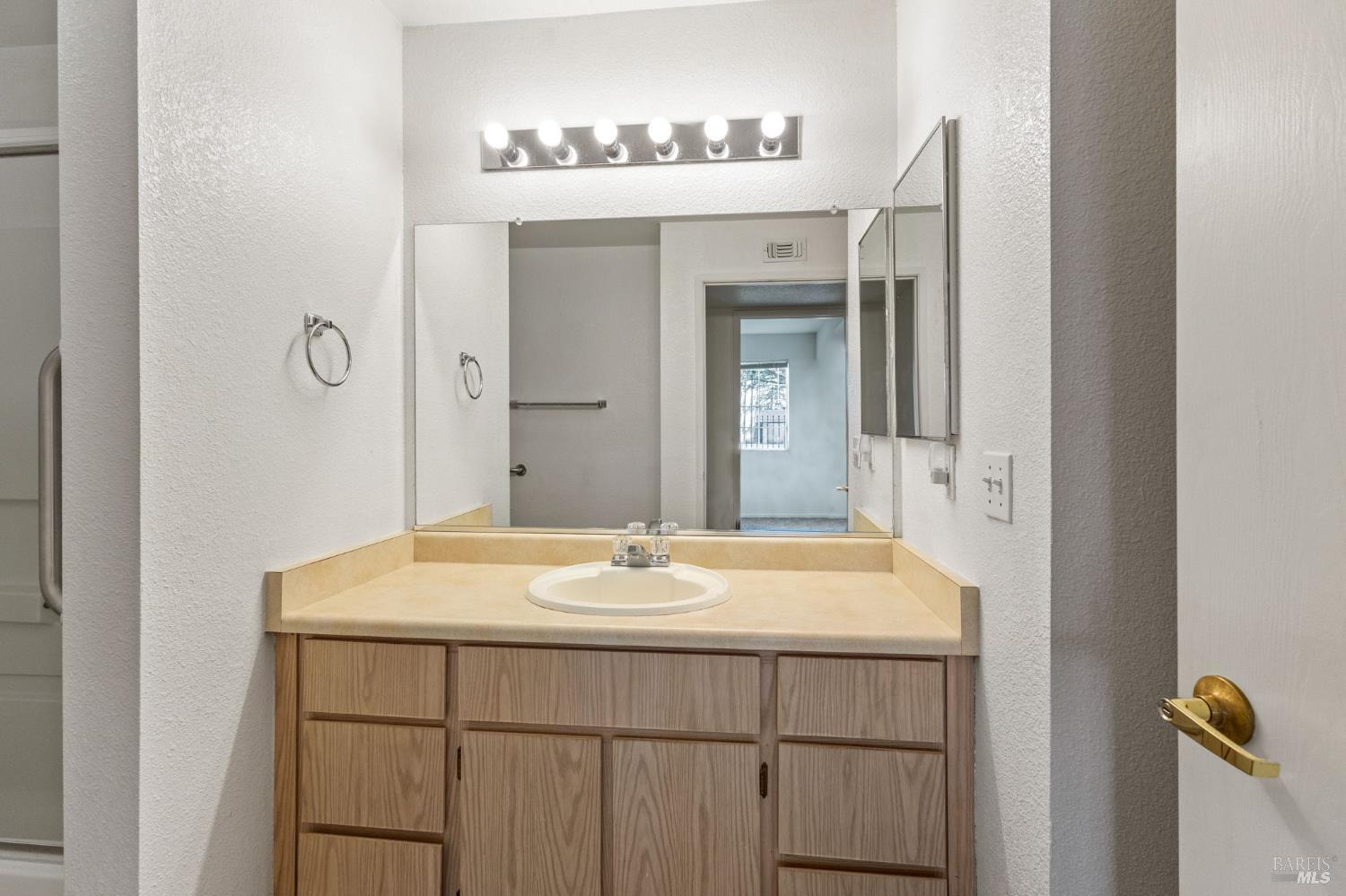 Detail Gallery Image 15 of 22 For 2001 Eastwood Dr #11,  Vacaville,  CA 95687 - 2 Beds | 1 Baths