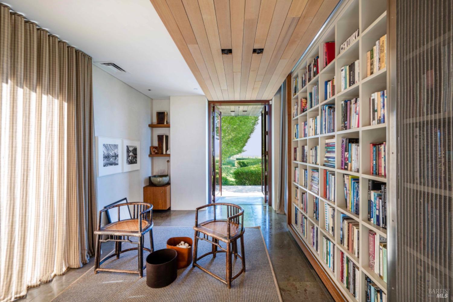 Detail Gallery Image 19 of 51 For 7596 Sonoma Mountain Rd, Glen Ellen,  CA 95442 - 7 Beds | 6/4 Baths