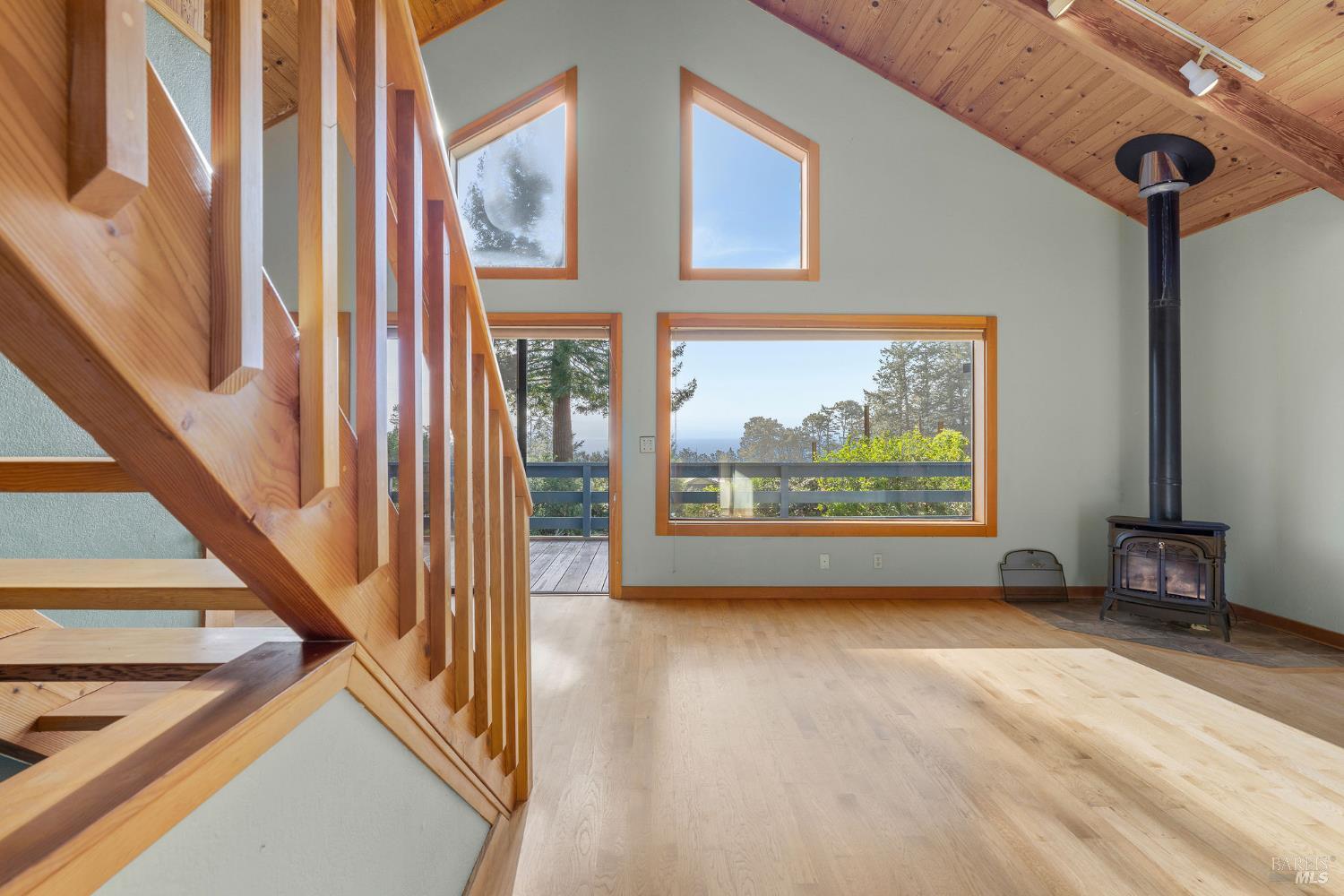 Detail Gallery Image 4 of 23 For 35520 Ocean View Ct, Gualala,  CA 95445 - 3 Beds | 2 Baths