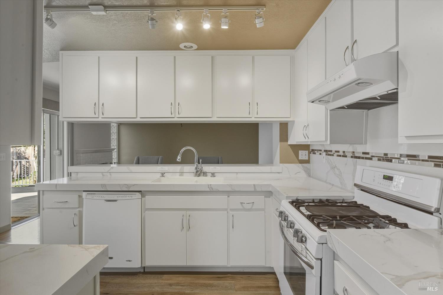 Detail Gallery Image 14 of 49 For 8873 Lebec Ln, Cotati,  CA 94931 - 4 Beds | 3 Baths