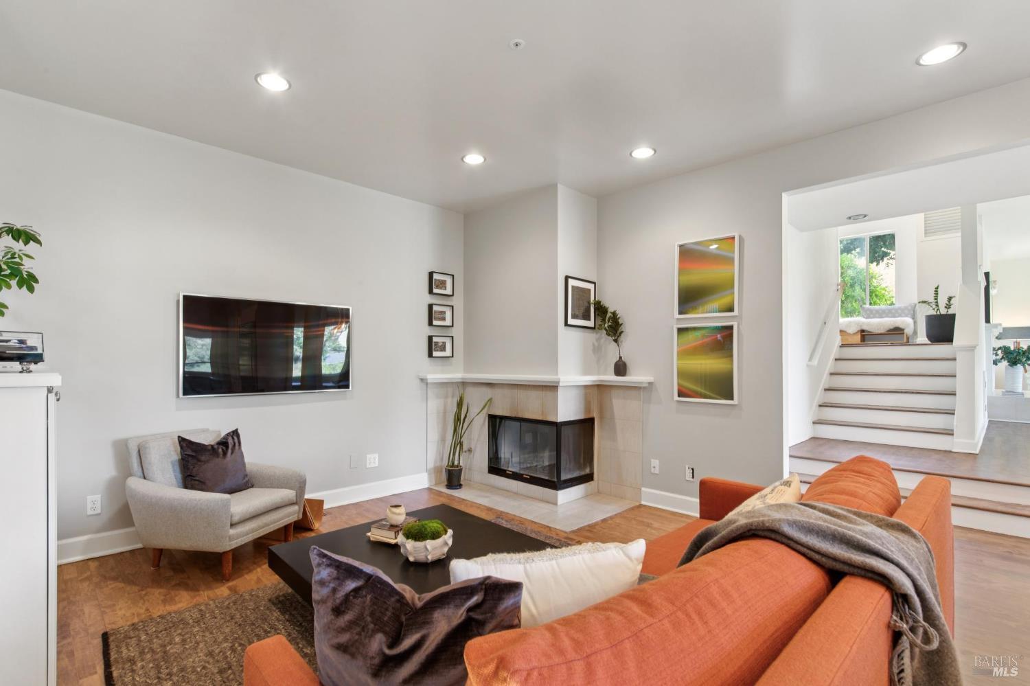 Detail Gallery Image 16 of 41 For 70 Madrone Park Cir, Mill Valley,  CA 94941 - 4 Beds | 2/1 Baths