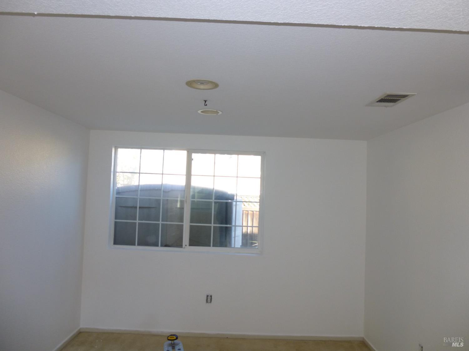 Detail Gallery Image 5 of 6 For 712 Daniels Ave, Vallejo,  CA 95590 - 4 Beds | 2/1 Baths