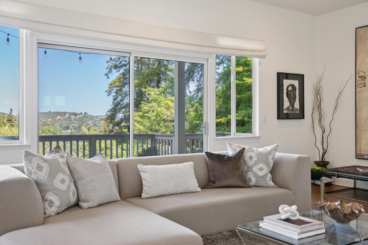 Detail Gallery Image 3 of 41 For 70 Madrone Park Cir, Mill Valley,  CA 94941 - 4 Beds | 2/1 Baths