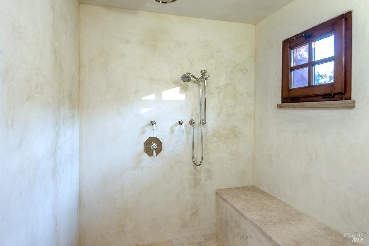 Detail Gallery Image 29 of 41 For 651 Wall Rd, Napa,  CA 94558 - 4 Beds | 5/2 Baths