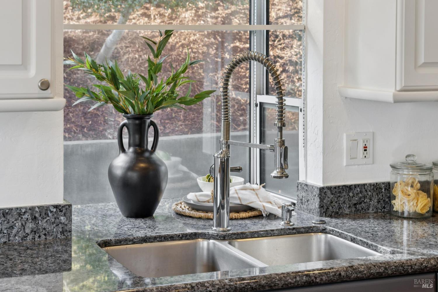 Detail Gallery Image 20 of 67 For 81 Rose St, San Rafael,  CA 94901 - 5 Beds | 3 Baths