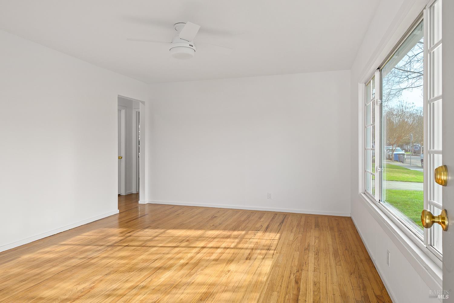 Detail Gallery Image 4 of 24 For 3119 Magowan Dr, Santa Rosa,  CA 95405 - 3 Beds | 1 Baths