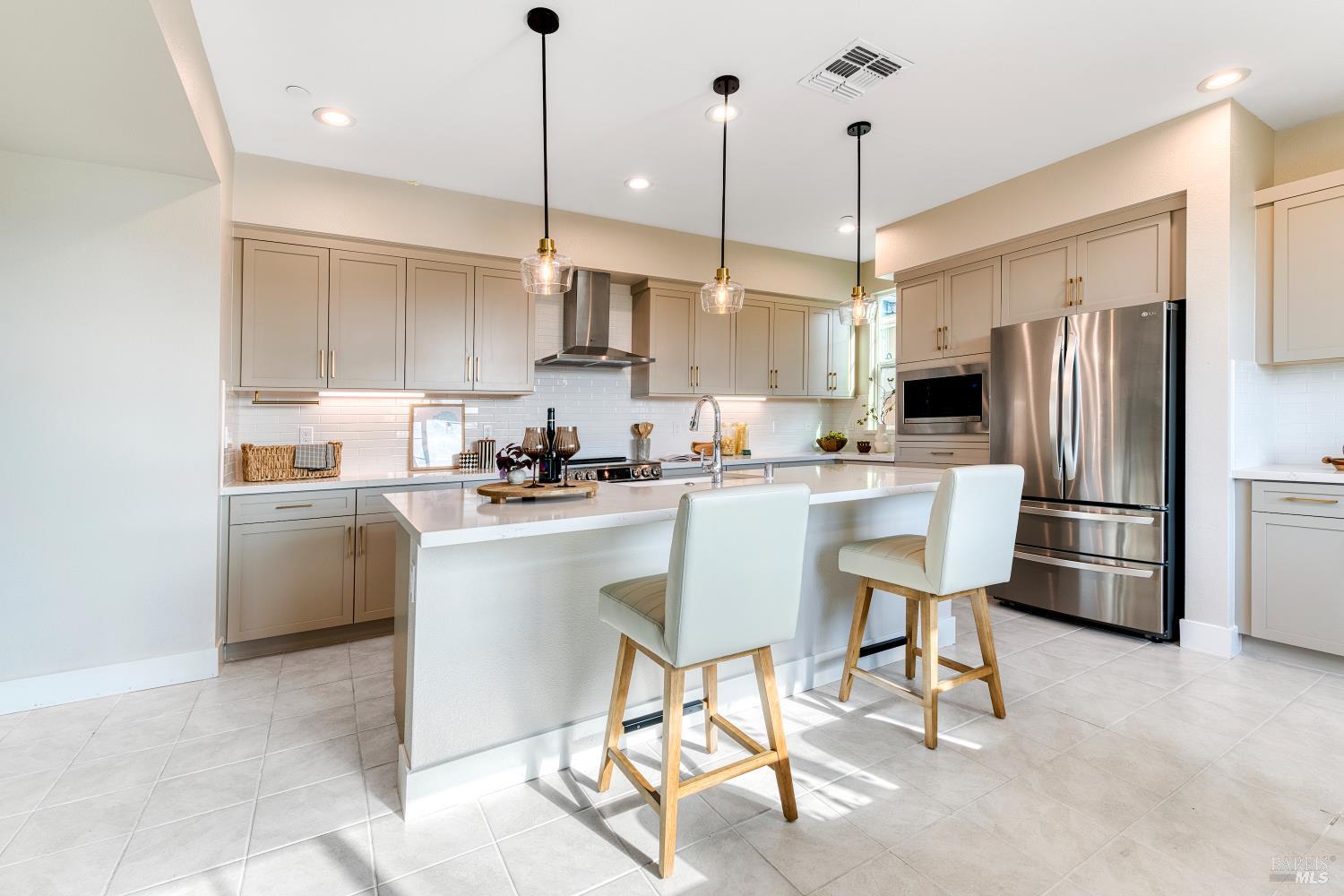 Detail Gallery Image 5 of 37 For 2733 Amora Ct, Santa Rosa,  CA 95407 - 4 Beds | 3/1 Baths