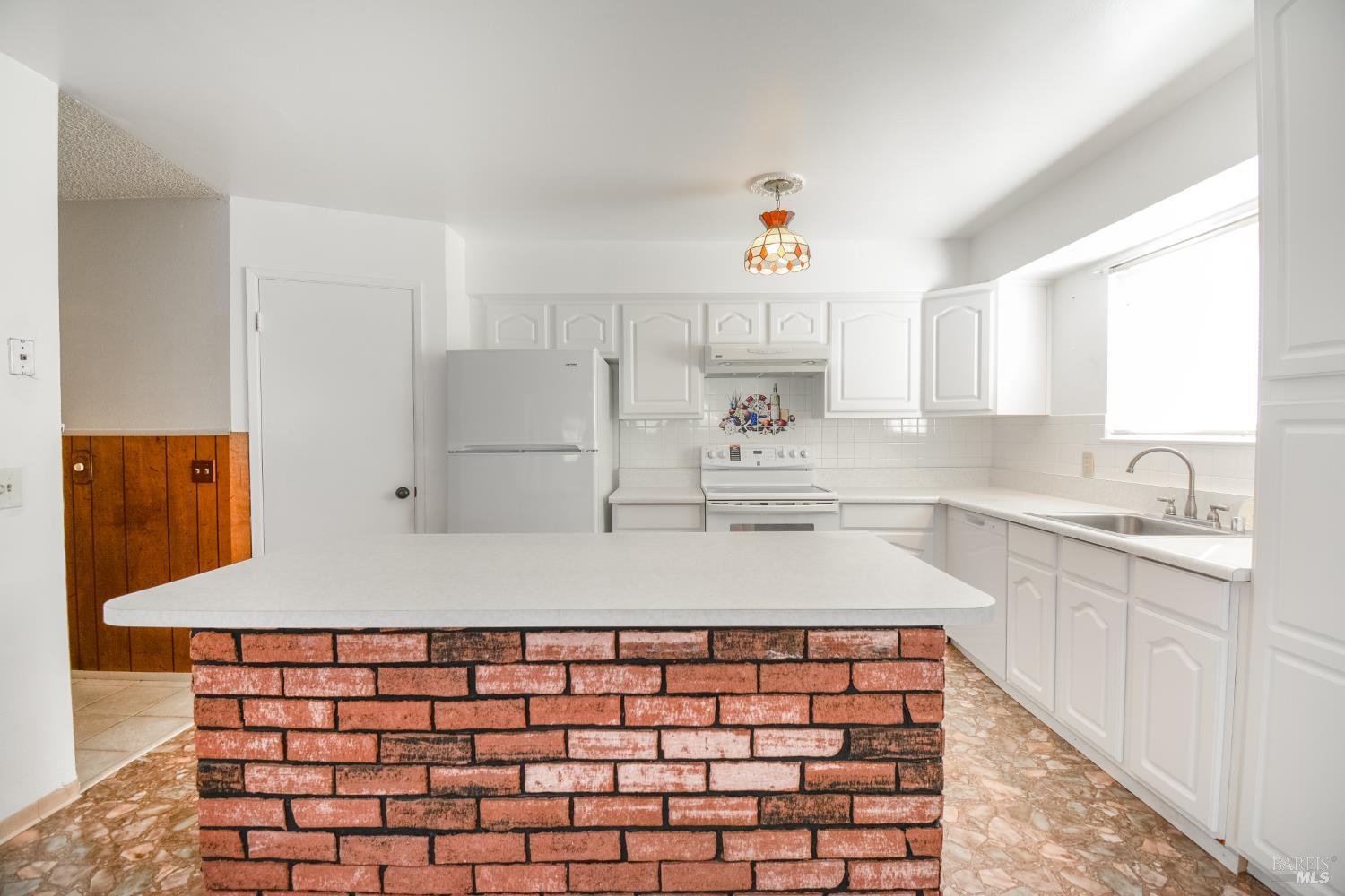 Detail Gallery Image 14 of 38 For 2135 via Alta Ct, Benicia,  CA 94510 - 2 Beds | 2 Baths