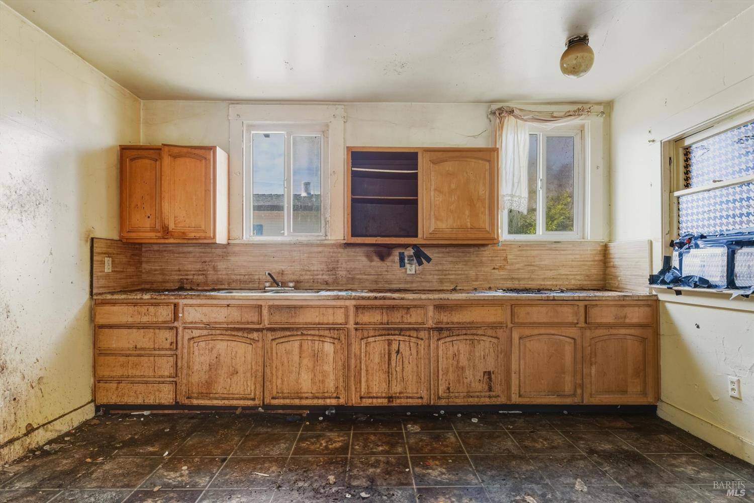 Detail Gallery Image 9 of 19 For 921 Jones St, Berkeley,  CA 94710 - 2 Beds | 1 Baths