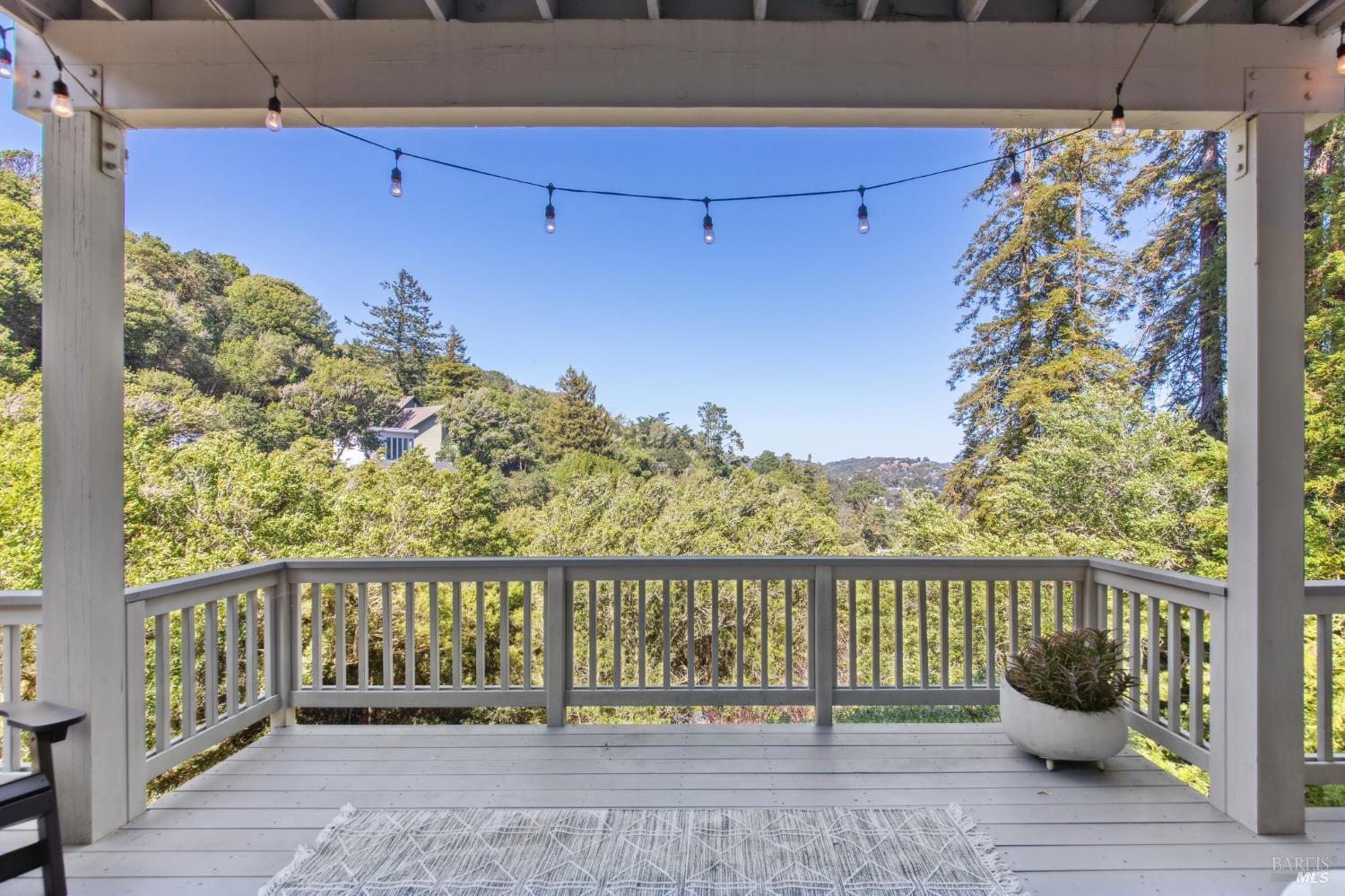 Detail Gallery Image 6 of 41 For 70 Madrone Park Cir, Mill Valley,  CA 94941 - 4 Beds | 2/1 Baths