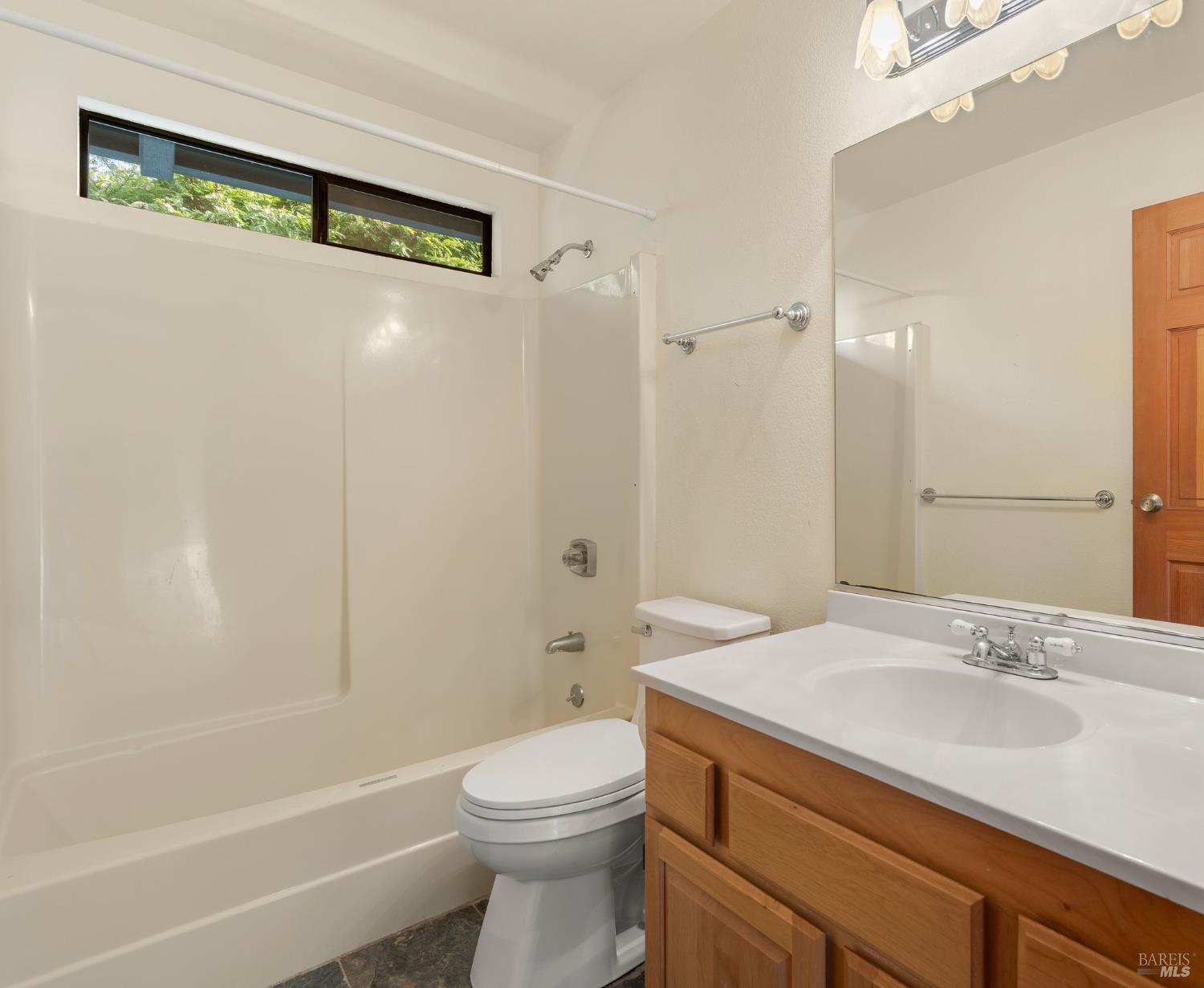 Detail Gallery Image 15 of 23 For 35520 Ocean View Ct, Gualala,  CA 95445 - 3 Beds | 2 Baths