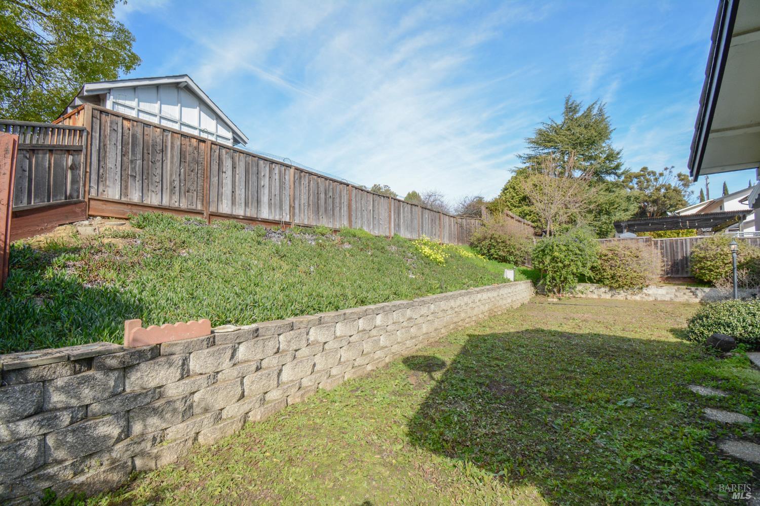 Detail Gallery Image 30 of 38 For 2135 via Alta Ct, Benicia,  CA 94510 - 2 Beds | 2 Baths