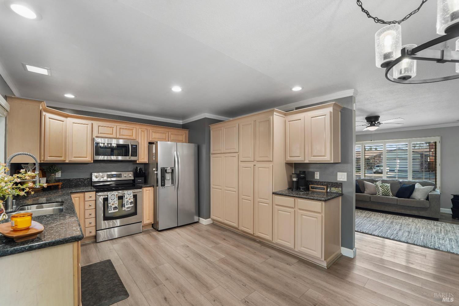 Detail Gallery Image 13 of 37 For 113 Richard Pl, Vacaville,  CA 95687 - 3 Beds | 2 Baths