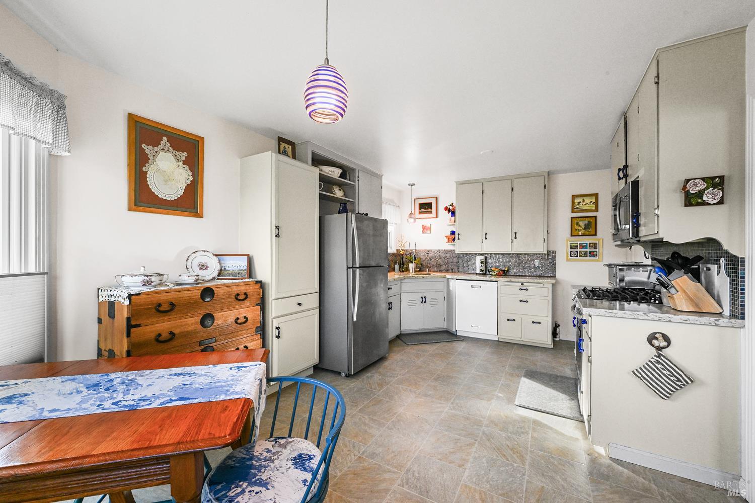 Detail Gallery Image 10 of 52 For 2003 Humboldt St, Santa Rosa,  CA 95404 - 2 Beds | 2 Baths