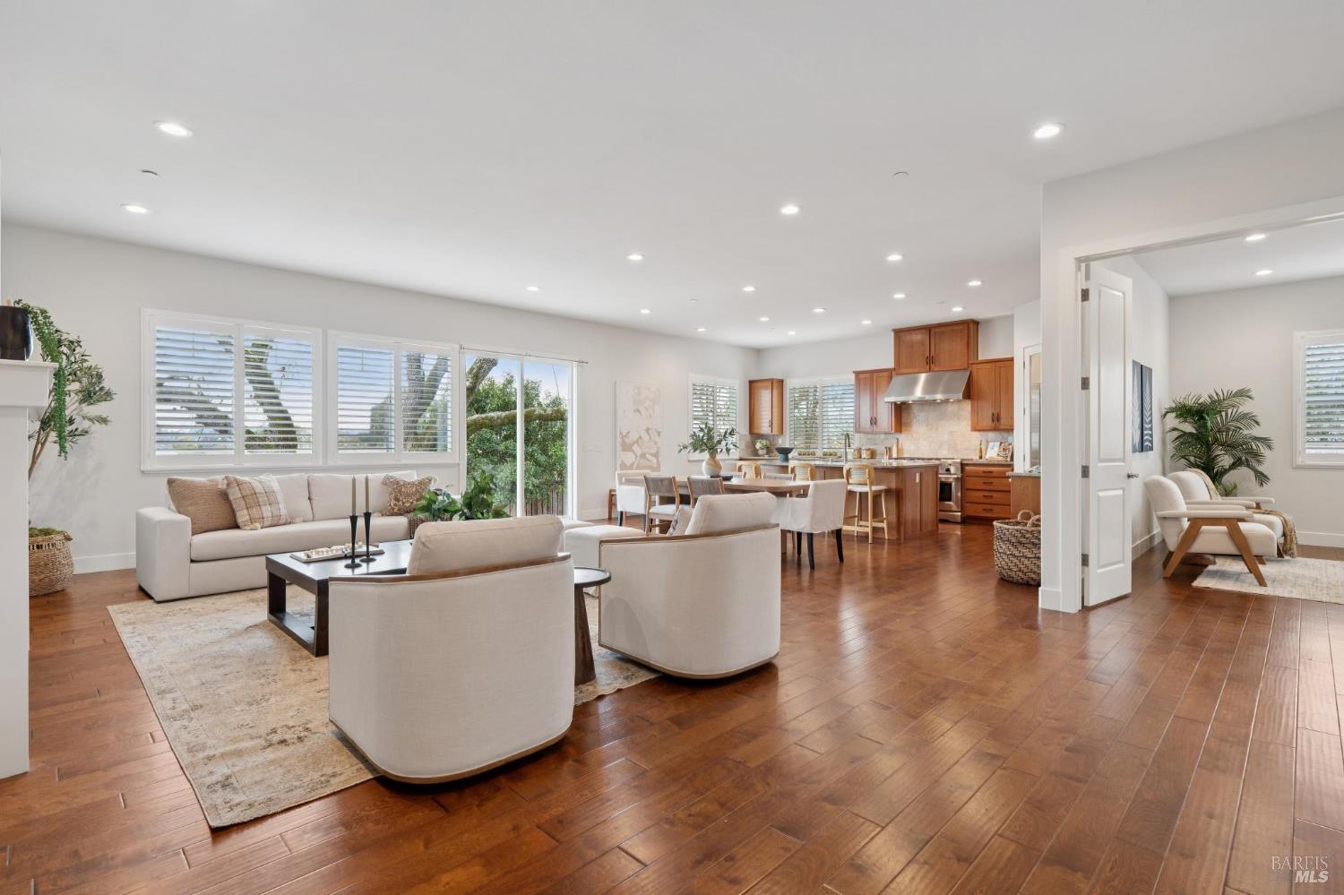 Detail Gallery Image 11 of 83 For 5677 Eastlake Dr, Santa Rosa,  CA 95409 - 5 Beds | 4 Baths