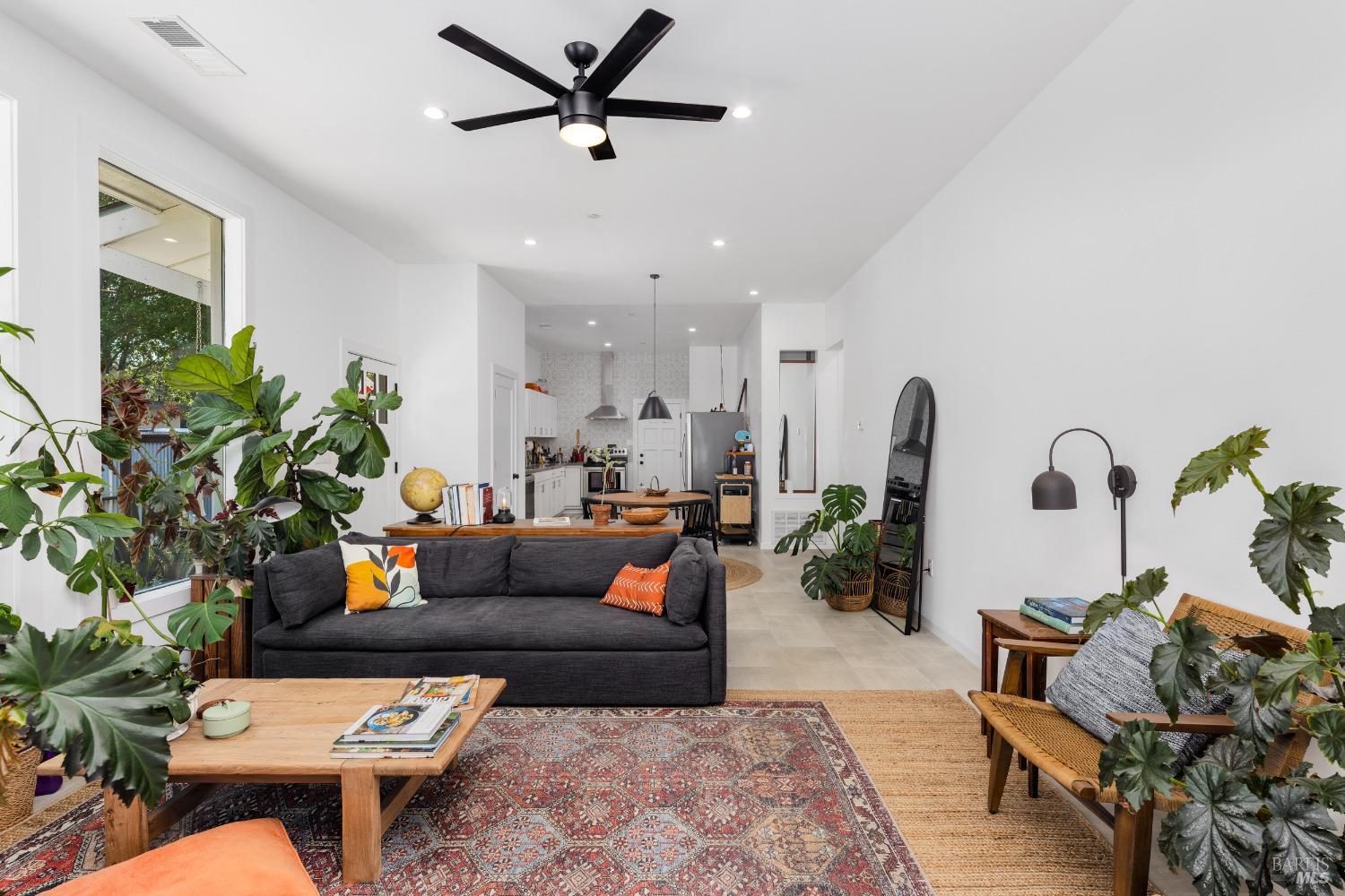 Detail Gallery Image 8 of 32 For 19322 Quigley Ln, Sonoma,  CA 95476 - 4 Beds | 3 Baths