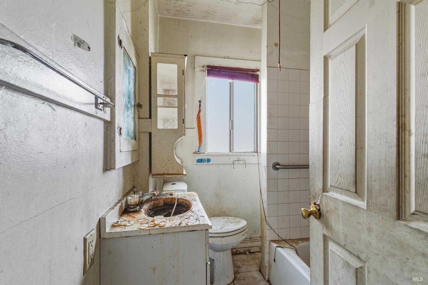 Detail Gallery Image 11 of 19 For 921 Jones St, Berkeley,  CA 94710 - 2 Beds | 1 Baths