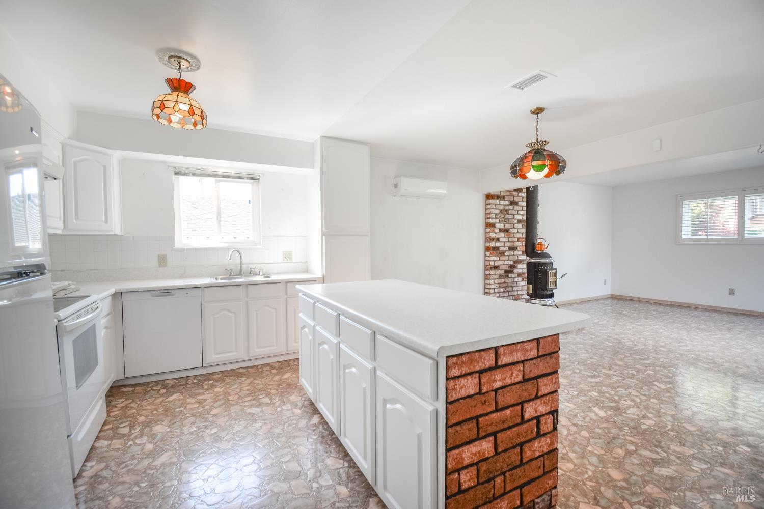 Detail Gallery Image 13 of 38 For 2135 via Alta Ct, Benicia,  CA 94510 - 2 Beds | 2 Baths