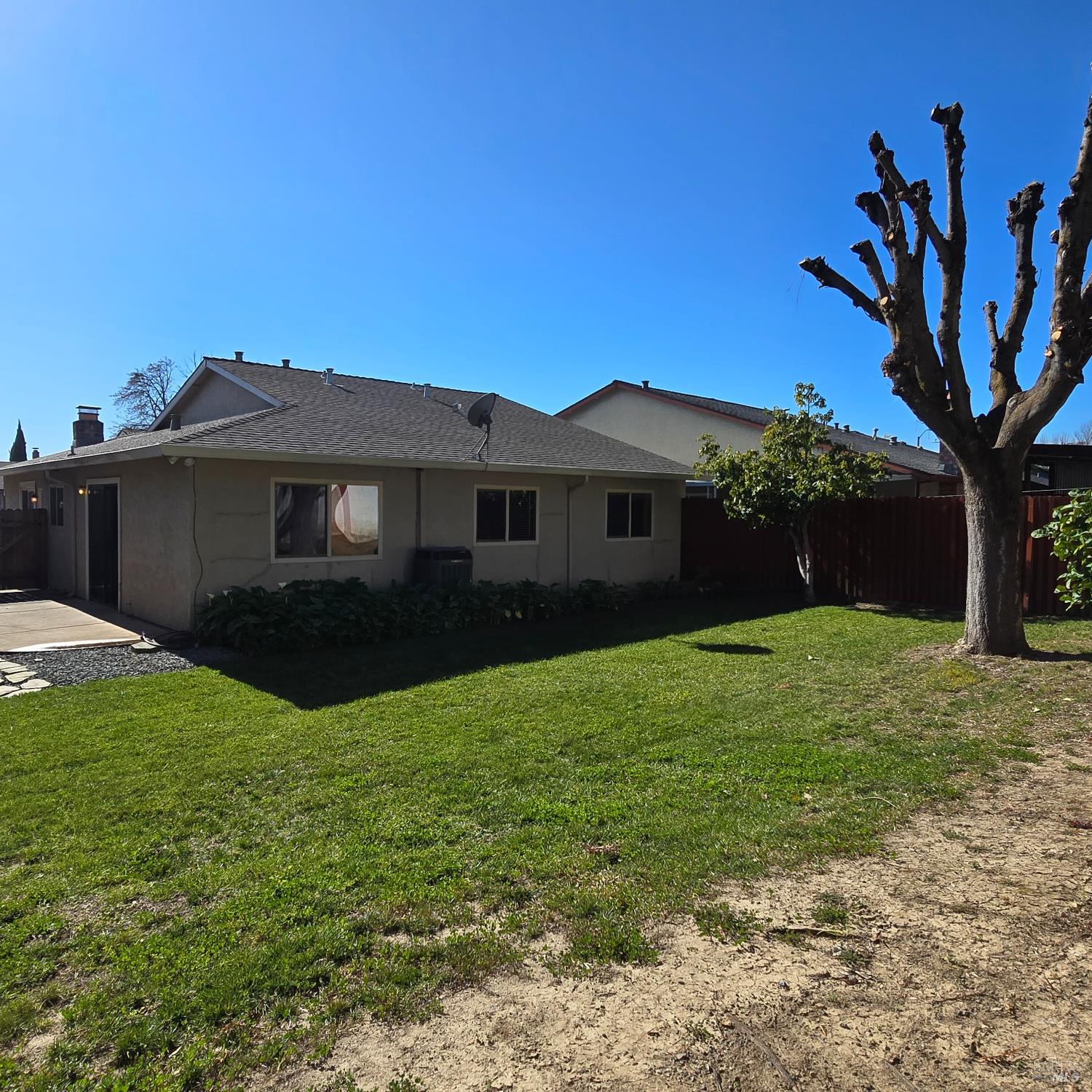 Detail Gallery Image 10 of 11 For 2031 California Dr, Vacaville,  CA 95687 - 2 Beds | 2 Baths