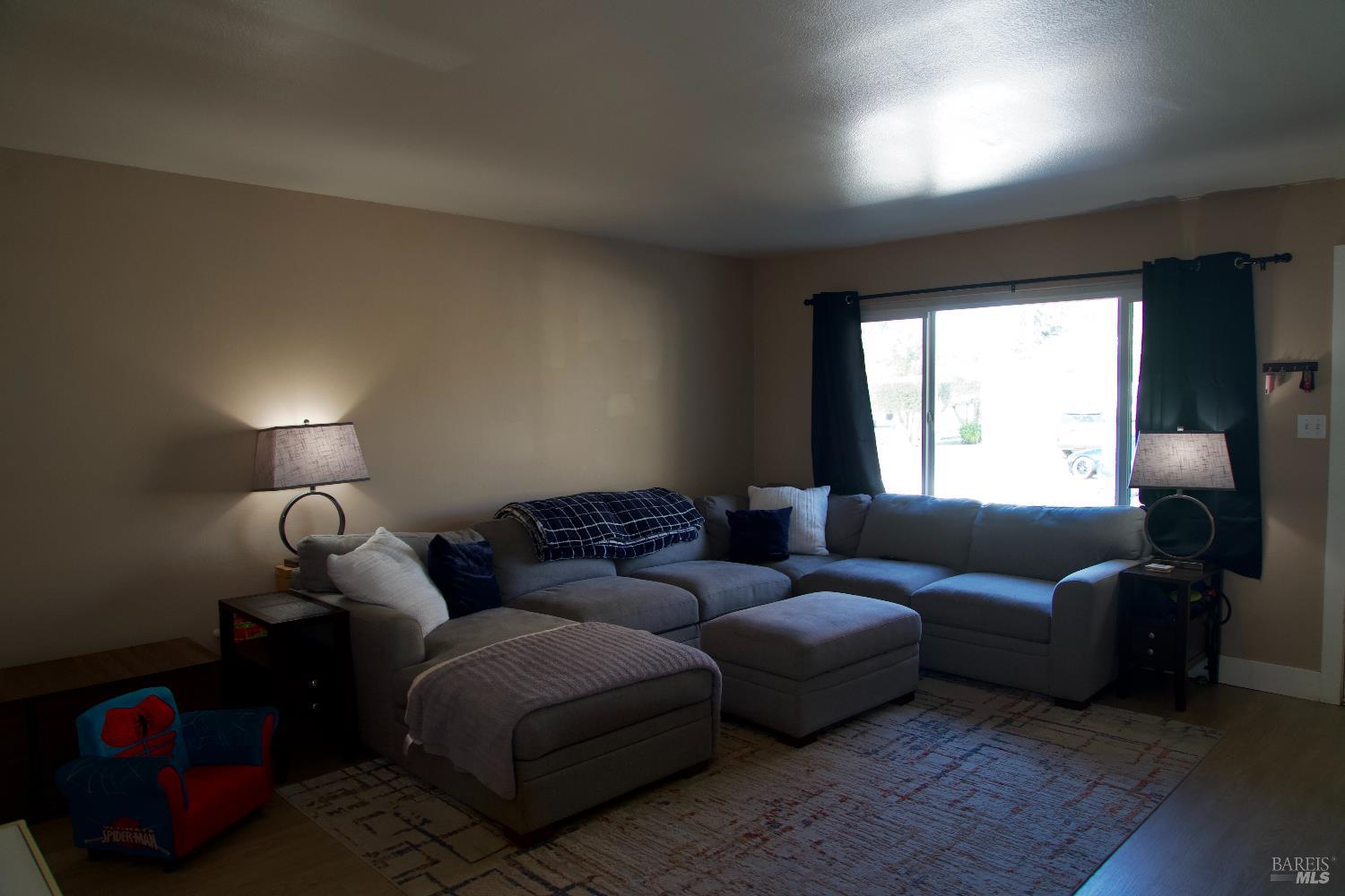 Detail Gallery Image 5 of 32 For 5050 Parkhurst Dr, Santa Rosa,  CA 95409 - 3 Beds | 1 Baths