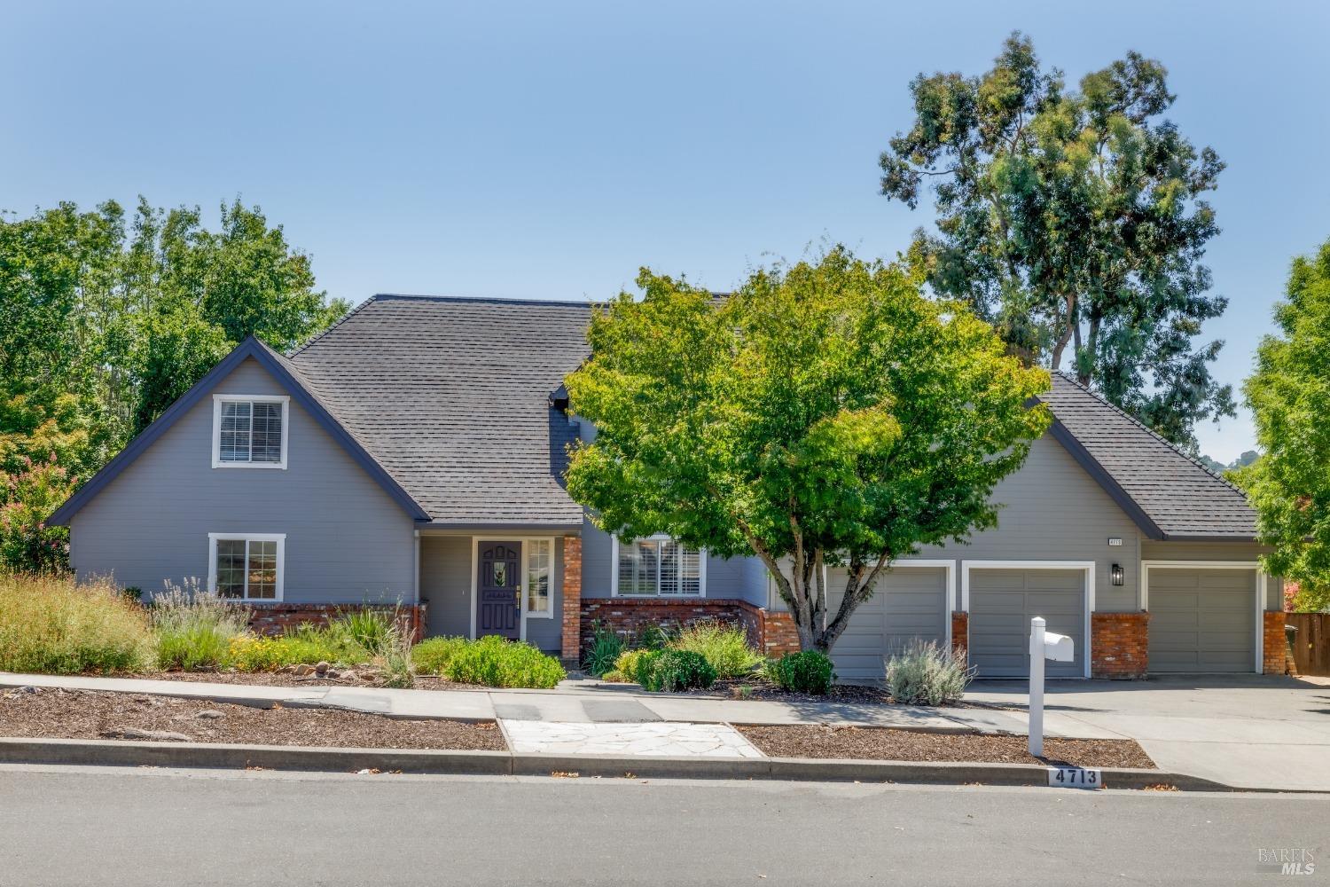 Detail Gallery Image 13 of 35 For 4713 Circle B Pl, Santa Rosa,  CA 95405 - 4 Beds | 3/1 Baths
