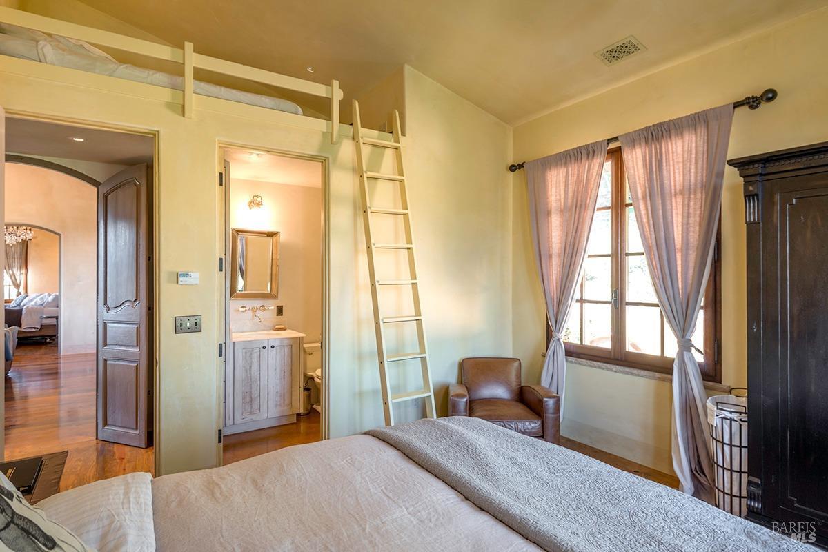 Detail Gallery Image 27 of 41 For 651 Wall Rd, Napa,  CA 94558 - 4 Beds | 5/2 Baths