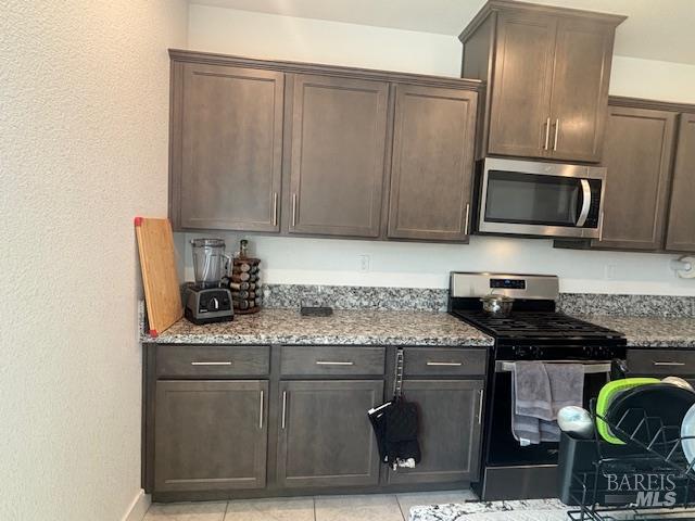 Detail Gallery Image 10 of 37 For 2645 Newberry St, Fairfield,  CA 94533 - 4 Beds | 3 Baths