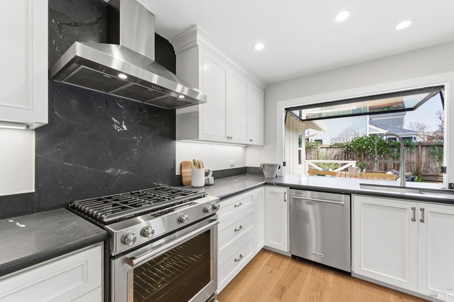 Detail Gallery Image 18 of 45 For 1830 Spring Mountain Rd, Saint Helena,  CA 94574 - 3 Beds | 2 Baths