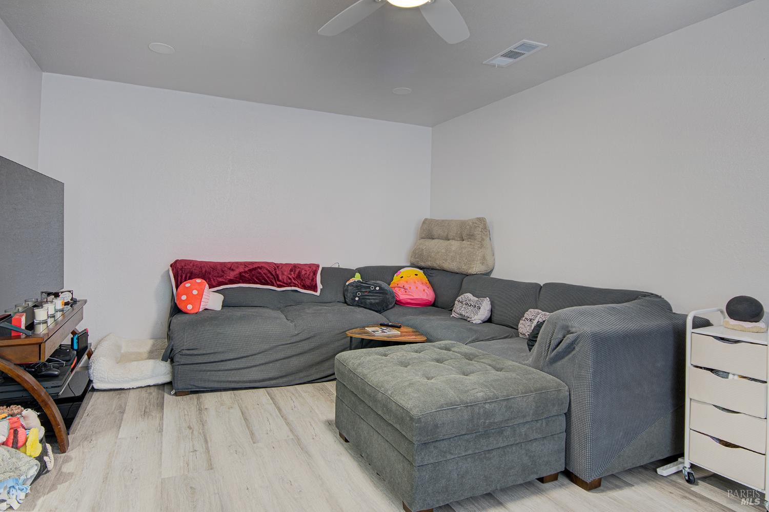 Detail Gallery Image 3 of 29 For 147 Erin Dr, Vallejo,  CA 94589 - 3 Beds | 2 Baths