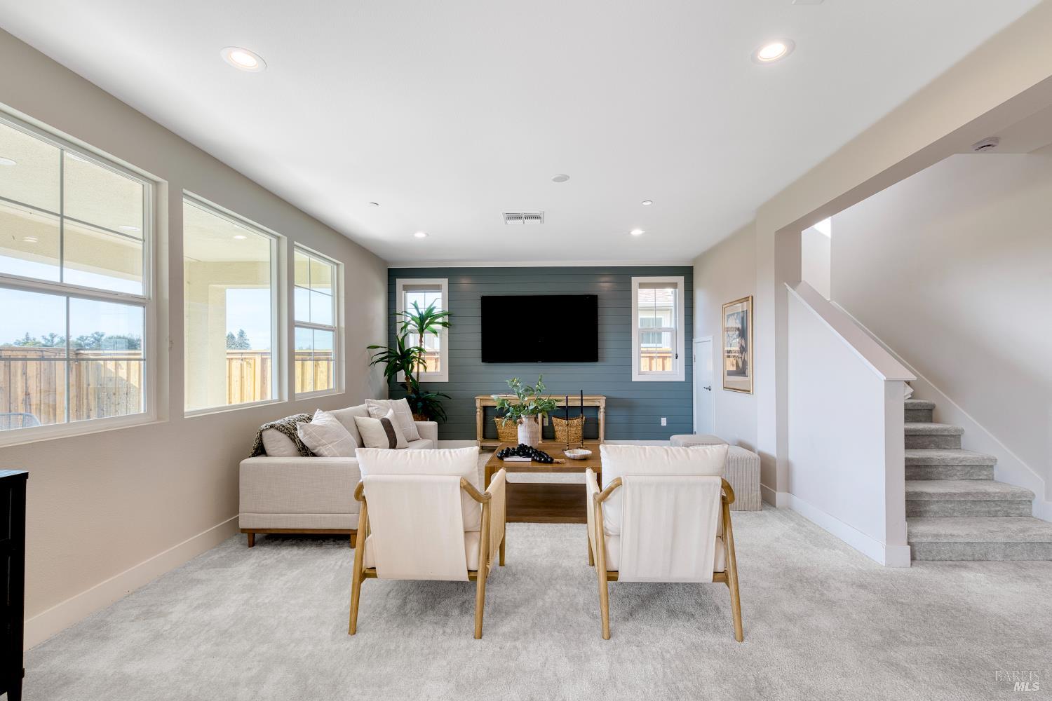 Detail Gallery Image 9 of 37 For 2733 Amora Ct, Santa Rosa,  CA 95407 - 4 Beds | 3/1 Baths