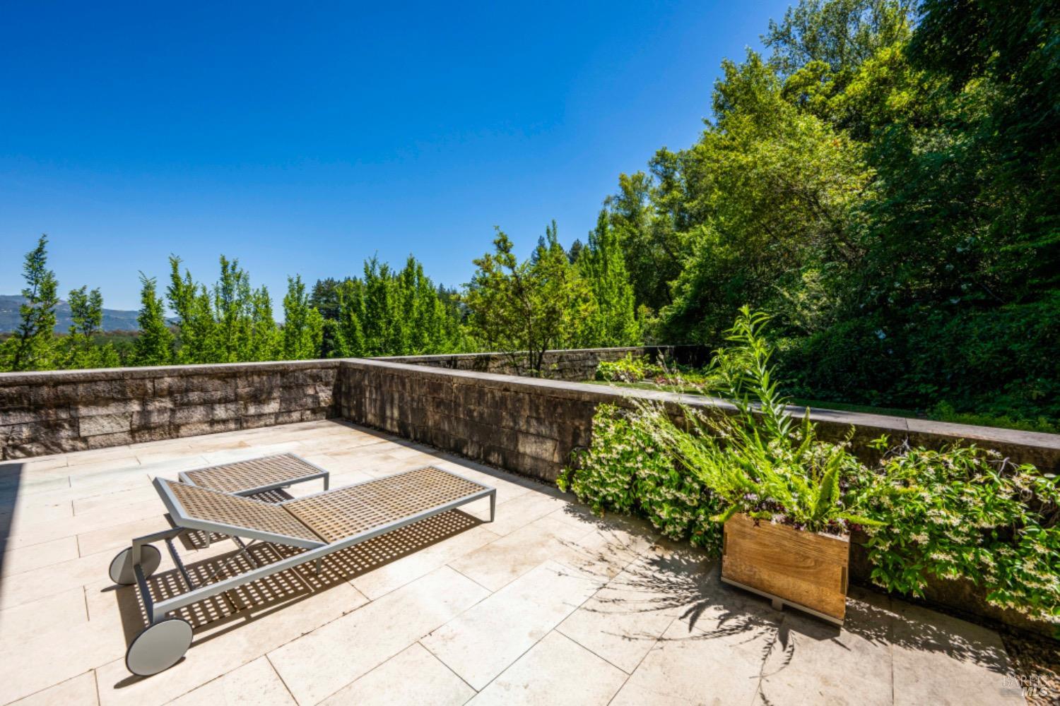 Detail Gallery Image 29 of 51 For 7596 Sonoma Mountain Rd, Glen Ellen,  CA 95442 - 7 Beds | 6/4 Baths