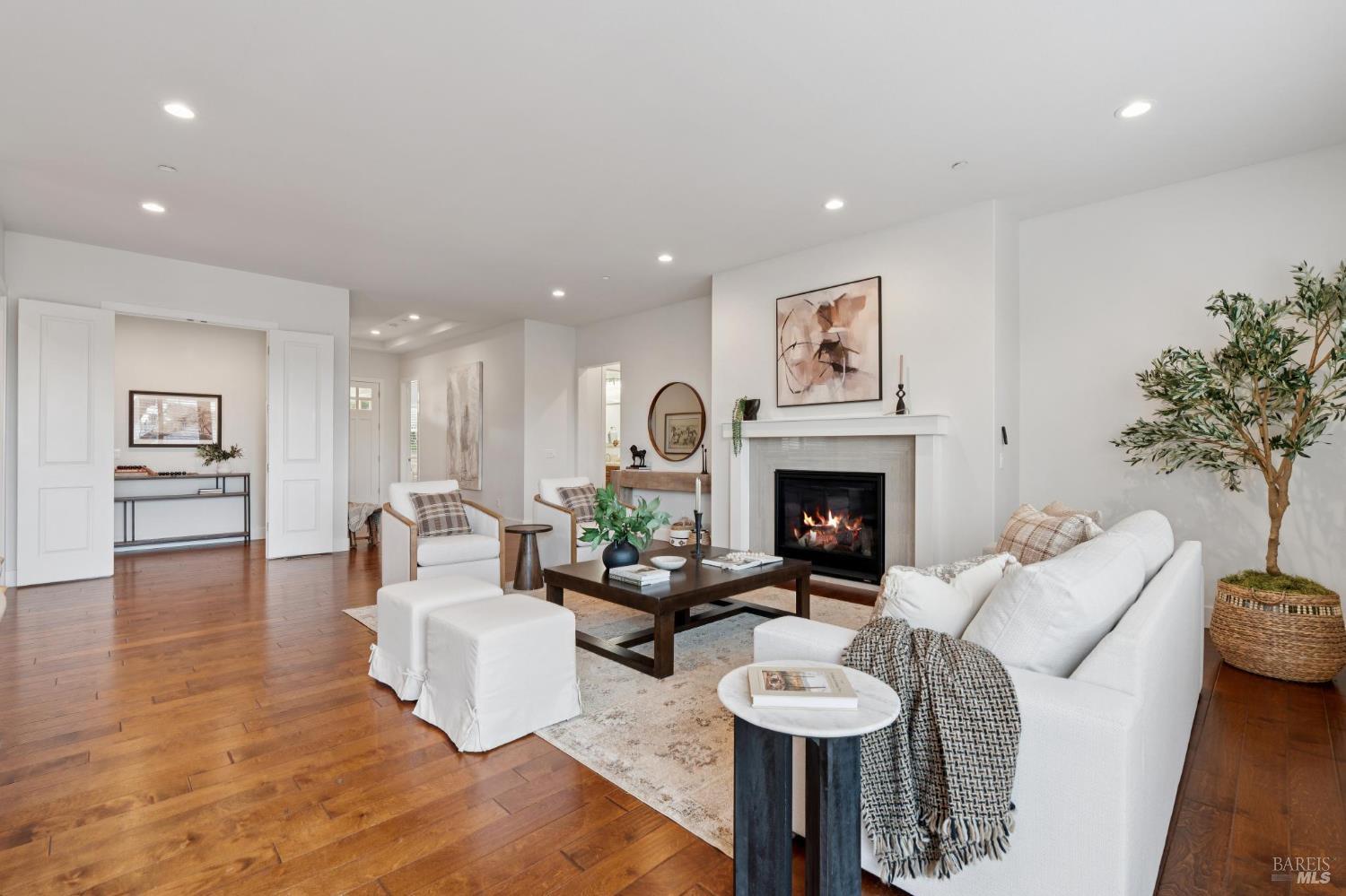 Detail Gallery Image 13 of 83 For 5677 Eastlake Dr, Santa Rosa,  CA 95409 - 5 Beds | 4 Baths