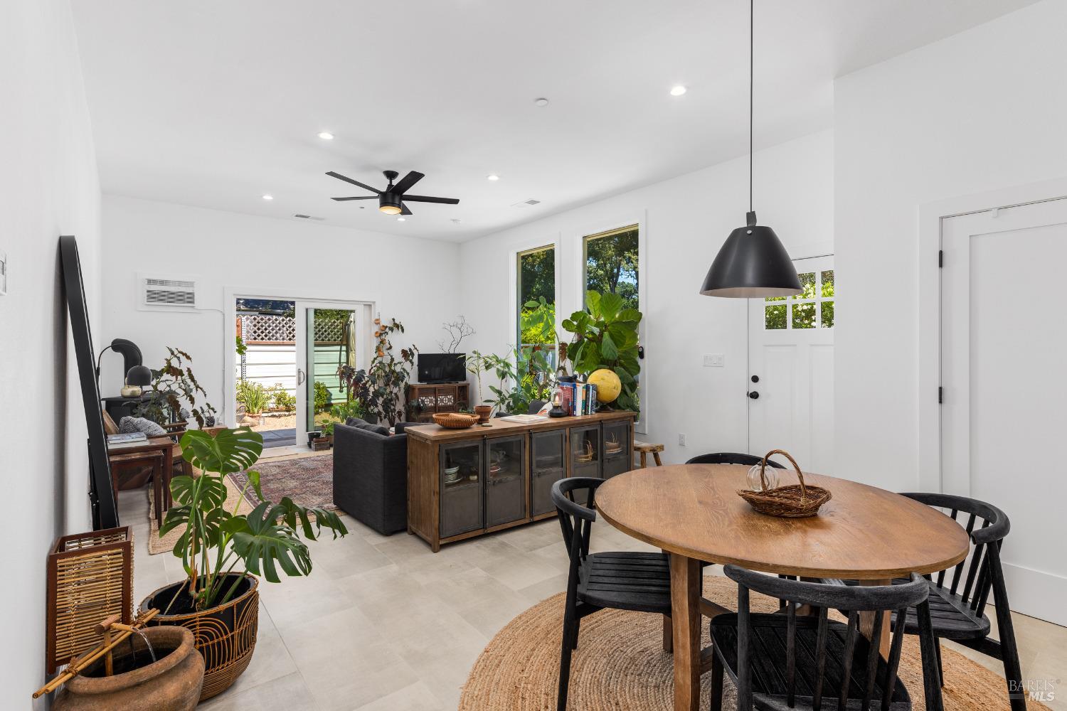 Detail Gallery Image 9 of 32 For 19322 Quigley Ln, Sonoma,  CA 95476 - 4 Beds | 3 Baths