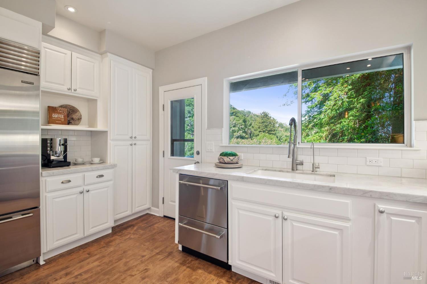 Detail Gallery Image 15 of 41 For 70 Madrone Park Cir, Mill Valley,  CA 94941 - 4 Beds | 2/1 Baths